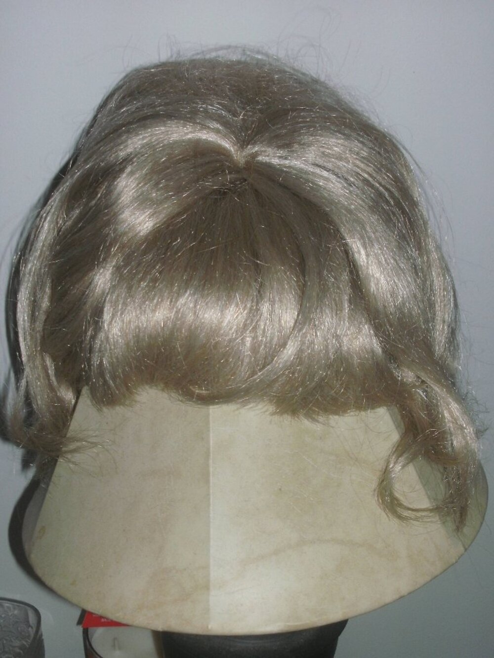NWT Blonde 50s Style Beehive Spit Curl Wig Cosplay Dress Up Halloween Party OS